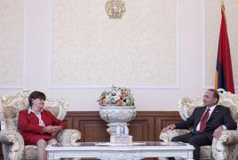 Керолайн Кокс знакомит британских депутатов с Арменией и Карабахом