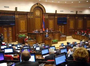 Парламент Армении приступил к рассмотрению предложения президента Сержа Саргсяна об объявлении амнистии