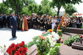 В Ереване почтили память бывшего премьер-министра Армении Андраника Маргаряна