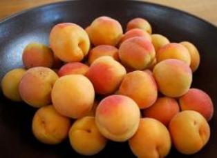 Цены на абрикос в этом году не снижаются