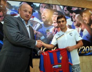 Полузащитник сборной Армении Эдгар Малакян официально стал игроком чешской «Виктории»