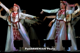 Государственный ансамбль танца НКР выступает с концертами во Франции