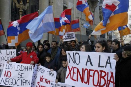 Армяне Аргентины протестуют против визита главы МИД Азербайджана