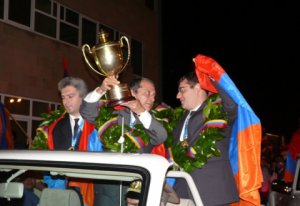Сборная Армении вернулась домой (фото)