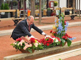 Президент Нагорного Карабаха возложил венок к памятнику жертвам Геноцида армян в Лионе