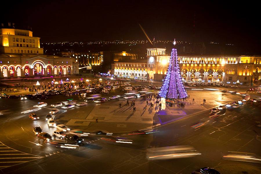 Новогодняя елка в Ереване