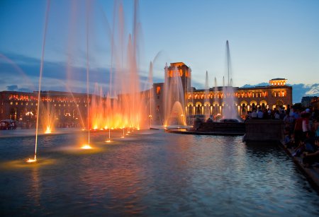 Поющие фонтаны в Ереване