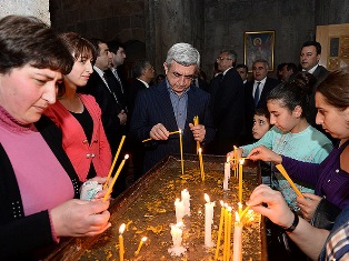 Президент Армении присутствовал на литургии в Пасхальный сочельник
