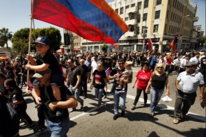 Тысячи людей прошлись шествием в Лос-Анджелесе в память о жертвах Геноцида армян