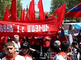 В Ереване проходит Первомайское шествие коммунистов