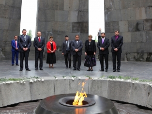 Делегация парламента Чехии посетила Мемориал жертв Геноцида армян