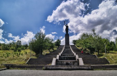 Мемориал Мать-Армения, Гюмри