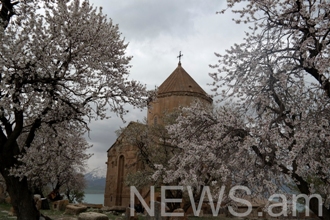 Турки хотят включит церковь Сурб Хач на озере Ахтамар в список ЮНЕСКО
