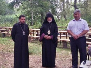 В двух городах Украины освятили землю под строительство армянских церквей