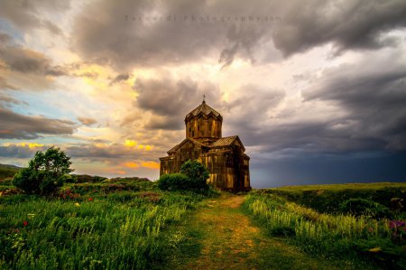 Красивый Храм в Армении