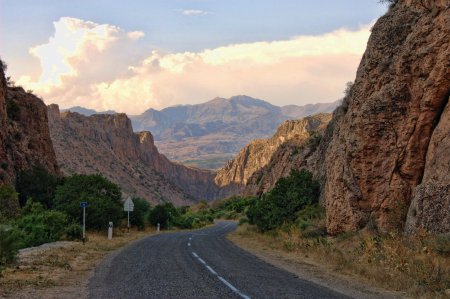 Прекрасная дорога в Армении