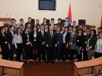 В Нагорном Карабахе начал работу молодежный парламент