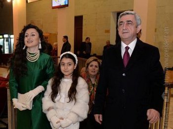 Президент Армении с внуками побывал на премьере мультфильма «Анаит»
