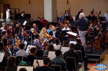 43 музыканта мира против Геноцида: начался концерт оркестра «24/04»