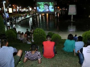 Жители Еревана посмотрели фильмы «Золотого абрикоса» под открытым небом