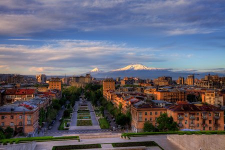Город Ереван и гора Арарат