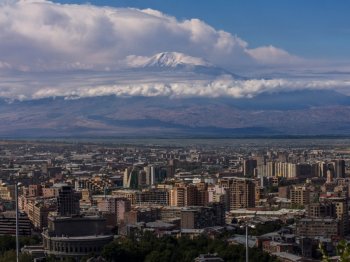 Розовый город у подножия Арарата: прогулки по Еревану