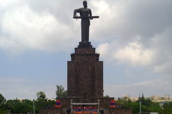 Тройной праздник Победы отмечают в Армении и НКР