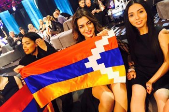 Ивета Мукучян развернула флаг Нагорного Карабаха на конкурсе 