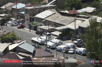 В Ереване продолжаются переговоры с захватившими полицейскую часть