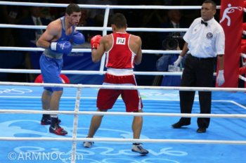 Армянский боксер Владимир Маркарян начал с уверенной победы свои поединки в Рио